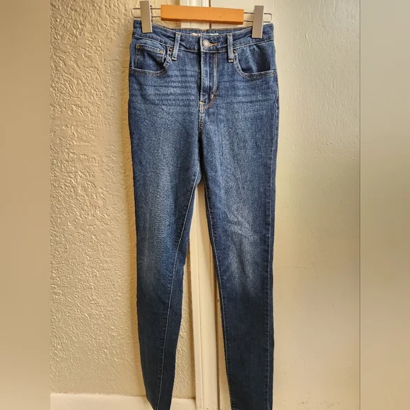 Levi's- 721 High Rise Skinny - Picture 2 of 8